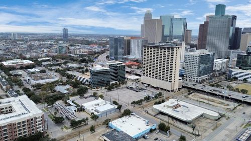 2201 Main St, Houston, TX, 77002-8813 | Card Image