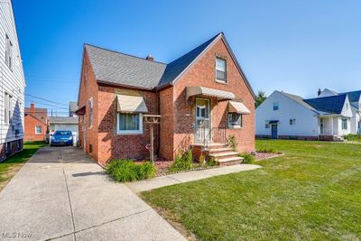 View of front facade featuring a front yard | Image 2