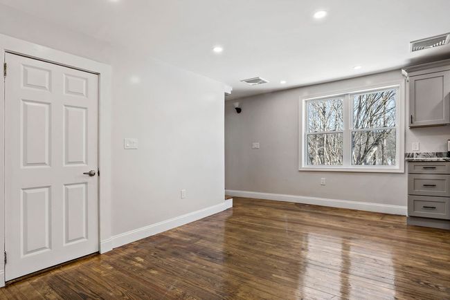 1 - 31 Farnum Pike, Condo with 3 bedrooms, 2 bathrooms and 2 parking in Smithfield RI | Image 6