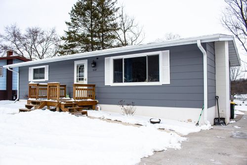 2145 E Preston Dr, RICHLAND CENTER, WI, 53581-1045 | Card Image