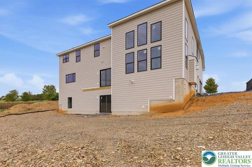 52-2451 Fairway Ln, Bath, PA, 18014-1800 | Card Image