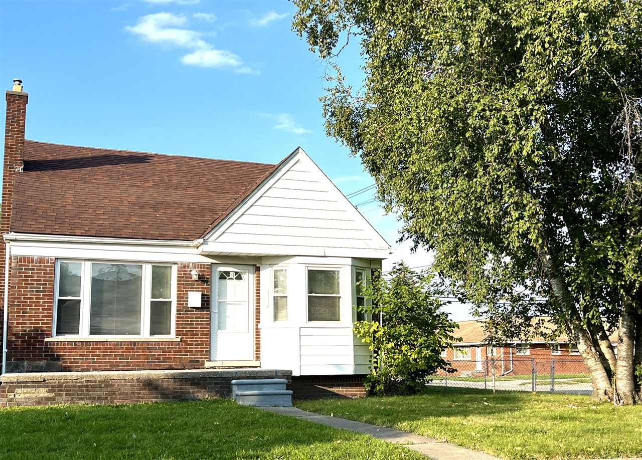 White Ave, Lincoln Park, MI 48146