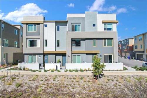 27582 Manzanita Way, Valencia, CA, 91381-2196 | Card Image