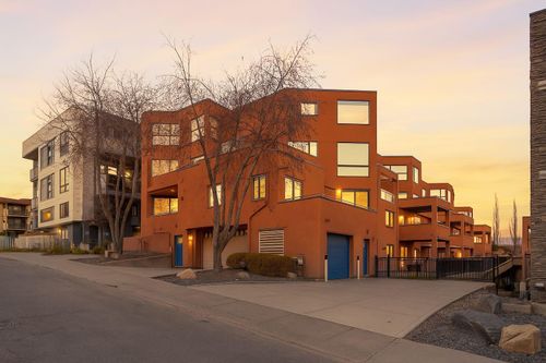 403-718 5 St Ne, Calgary, AB, T2E3W8 | Card Image