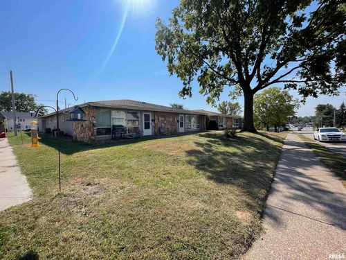 2515 N 3rd St, Clinton, IA, 52732-2356 | Card Image