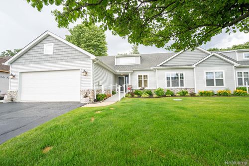 9-5653 Trail Side Ln, Hamburg Twp, MI, 48189-8162 | Card Image