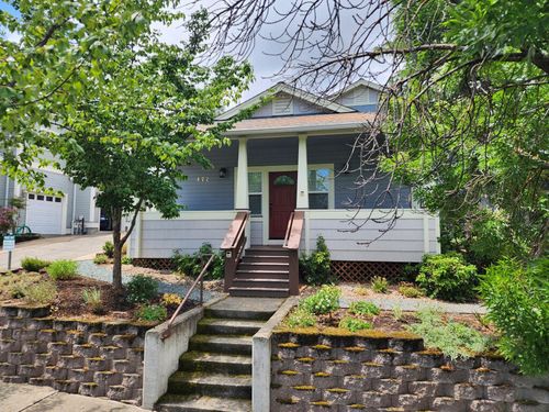 472 Scenic Dr, Ashland, OR, 97520-1639 | Card Image