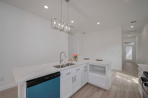 7307 W Knoll St, Houston, TX, 77028-2333 | Card Image