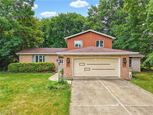 9841 Cedarwood Dr, North Royalton, OH, 44133-1327 | Card Image