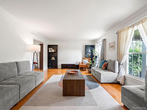 19938 Waltham Rd, Beverly Hills, MI, 48025-5133 | Card Image