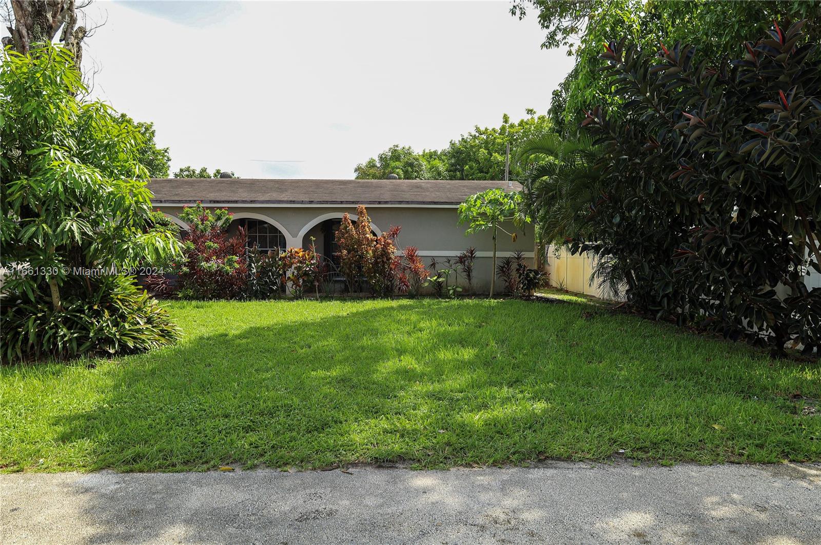 Crescent Dr, Miramar, FL 33025