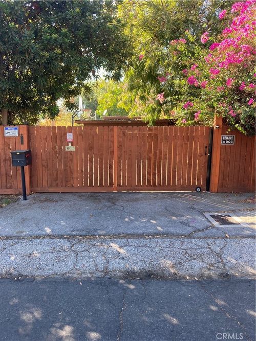 7927 Paso Robles Ave, Lake Balboa, CA, 91406-1629 | Card Image
