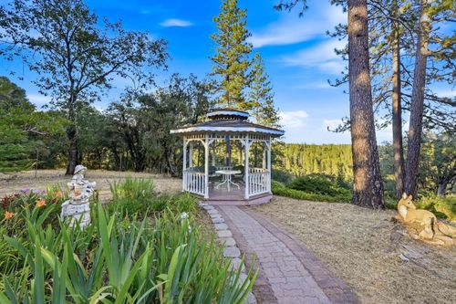 19623 Casa Loma Dr, Grass Valley, CA, 95945-7648 | Card Image