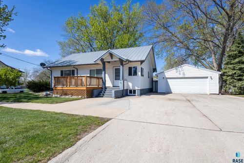 102 W Elder St Street, Canton, SD, 57013-1261 | Card Image