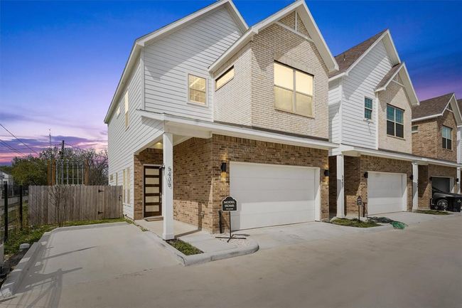 304 Chobani Lane, Home with 3 bedrooms, 2 bathrooms and null parking in Houston TX | Image 2
