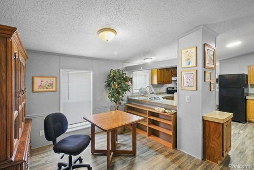 39200 Harbor Rd, New Boston, MI, 48164-9020 | Card Image