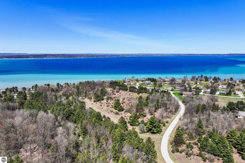 3091 Scenic Hills Dr, Williamsburg, MI, 49690 | Card Image