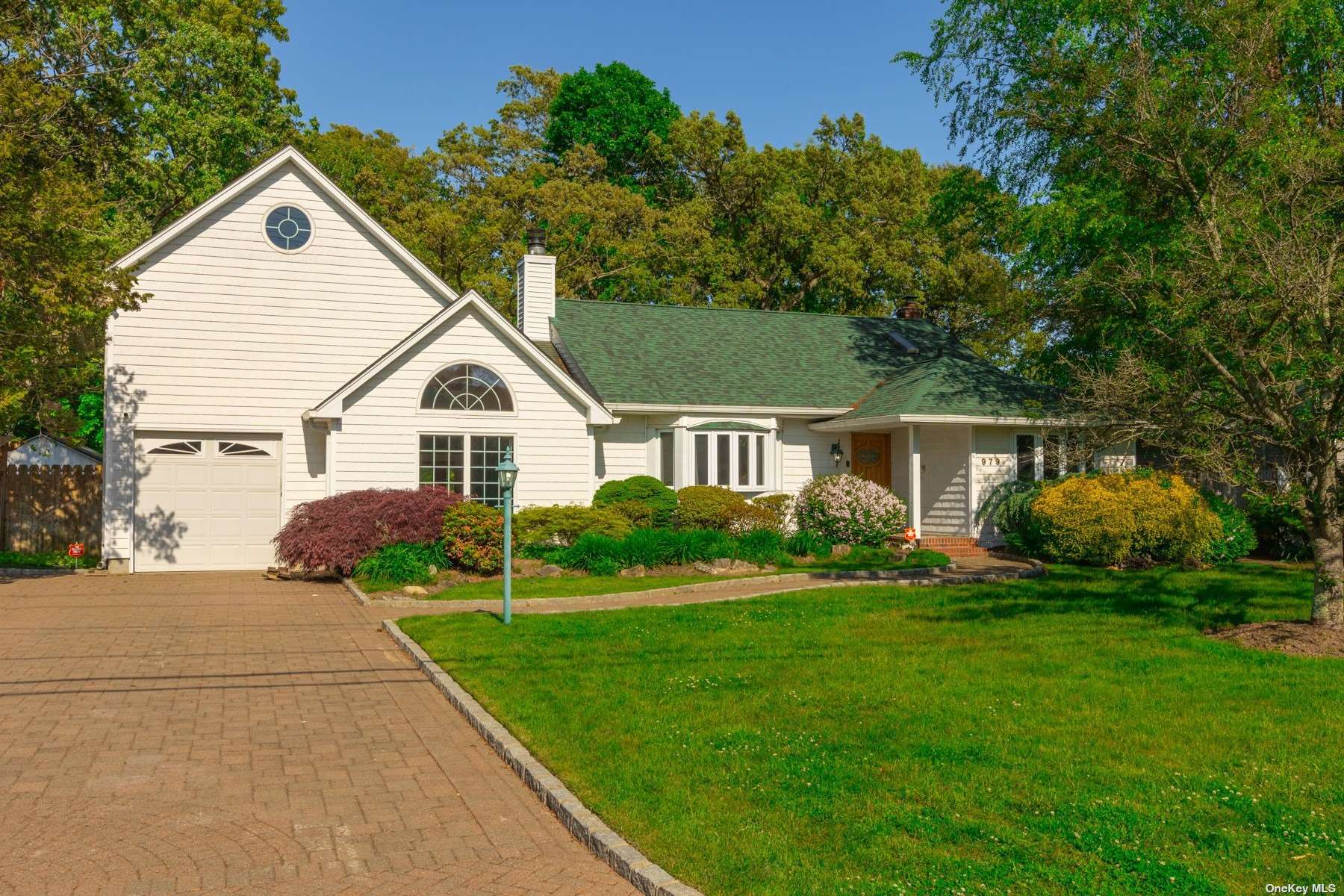 Aberdeen Rd, Bay Shore, NY 11706