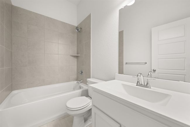 921 Beverly Bathroom1 | Image 20