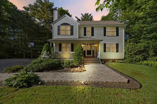 27 N Grove St, Middleboro, MA, 02346-1407 | Card Image