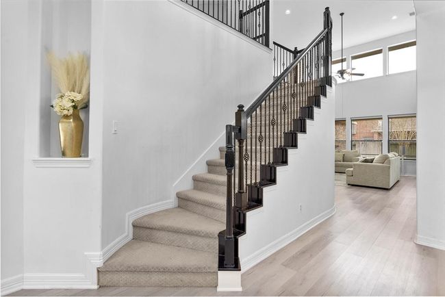 Grand staircase. | Image 29