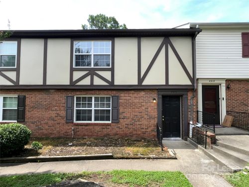8913 Hunter Ridge Dr, Charlotte, NC, 28226-4687 | Card Image