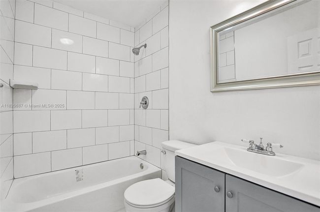 1608 Ne 34 Th St, House other with 4 bedrooms, 3 bathrooms and null parking in Oakland Park FL | Image 7