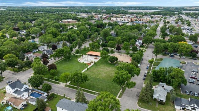 723 3 Rd St Sw, House other with 5 bedrooms, 3 bathrooms and null parking in Willmar MN | Image 6