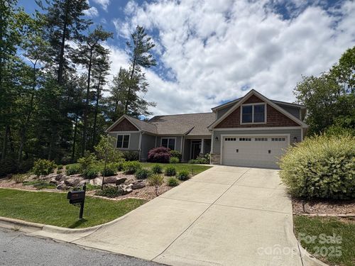 140 Shadowleaf Dr, Hendersonville, NC, 28739-8745 | Card Image