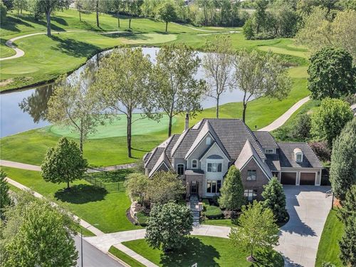 6420 N National Dr, Parkville, MO, 64152-4951 | Card Image