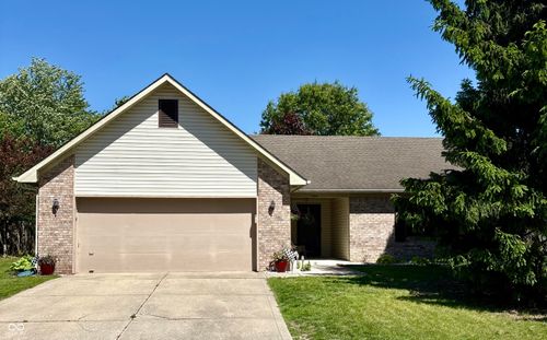 1059 Lake Dr E, Brownsburg, IN, 46112-2105 | Card Image