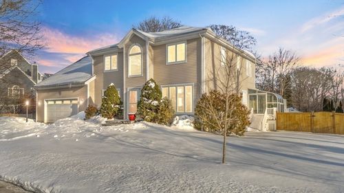 1-A Independence Cir, Beverly, MA, 01915-1578 | Card Image