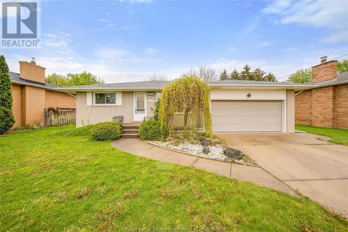890 Wallace Ave, Windsor, ON, N9G1M3 | Card Image