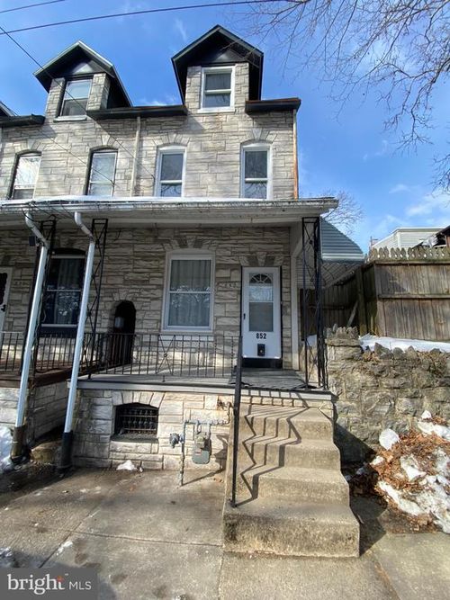 852 Thorn St, READING, PA, 19601-2514 | Card Image