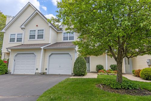 329 Erin Ln, East Setauket, NY, 11733-6460 | Card Image