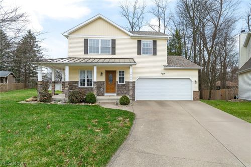 10406 Village Drive, Garrettsville, OH, 44231 | Card Image