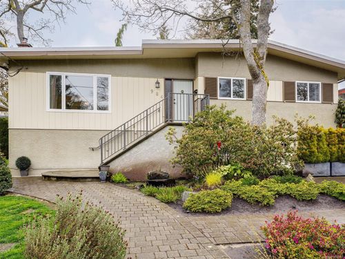 984 Brighton Cres, Victoria, BC, V8S2G5 | Card Image