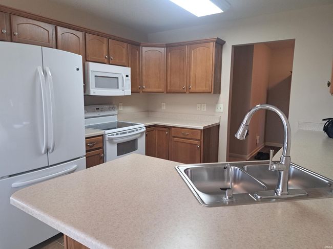 5410 Beer Creek Pass Pass, House other with 3 bedrooms, 2 bathrooms and null parking in Auburn IN | Image 7