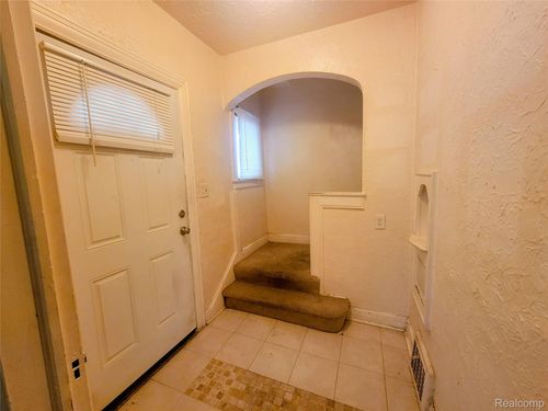 51 Dakota St, Pontiac, MI, 48341-1177 | Card Image