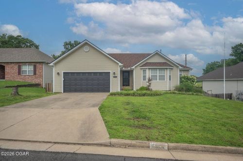 2724 N Missouri Ave, Joplin, MO, 64801-9019 | Card Image