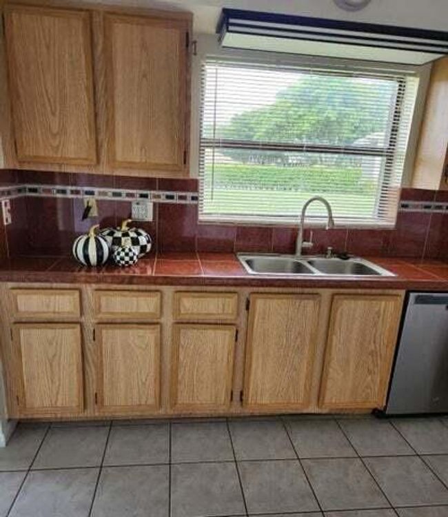 4685 Laurel Tree Rd, Condo with 2 bedrooms, 2 bathrooms and null parking in Boynton Beach FL | Image 12