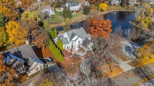 7240 Aaronway Dr, West Bloomfield, MI, 48324-2470 | Card Image