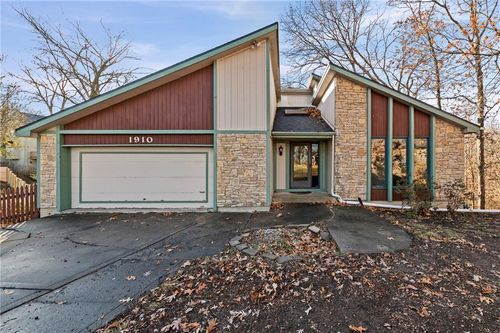 1910 Nw 45th St, Riverside, MO, 64150-9701 | Card Image