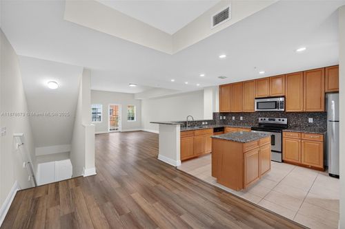 617 Sw 1st Ave, Pompano Beach, FL, 33060-8313 | Card Image