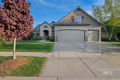 715 E Joshua Tree Dr, Meridian, ID, 83646-7652 | Card Image