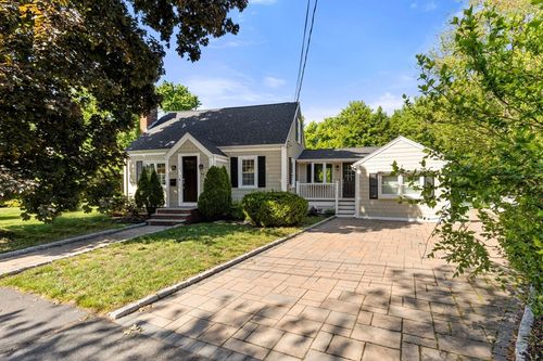 64 Paon Blvd, Wakefield, MA, 01880-1136 | Card Image