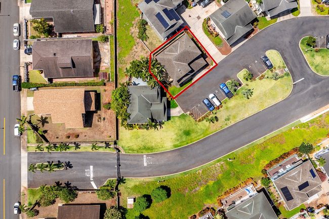 Approximate lot lines are in red. | Image 25