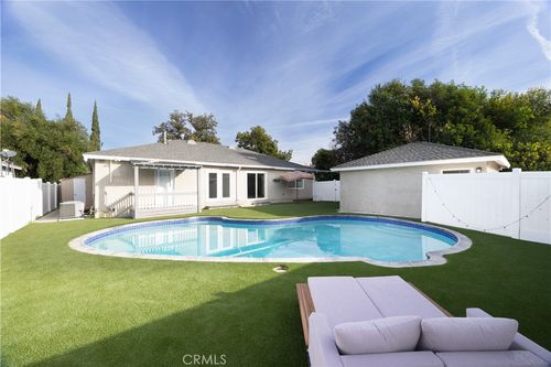 19138 Hartland St, Reseda, CA, 91335 | Card Image