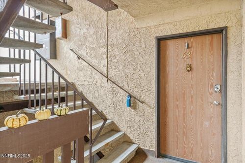 63 Vista Rafael Pkwy, Reno, NV, 89503-1007 | Card Image