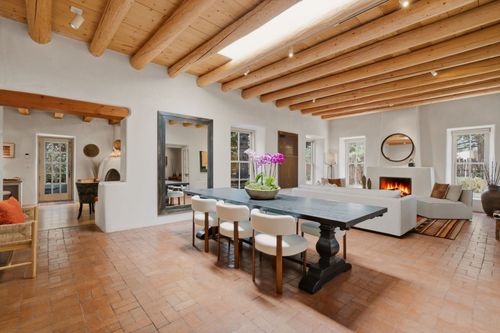 570 E Coronado Road, Santa Fe, NM, 87505 | Card Image